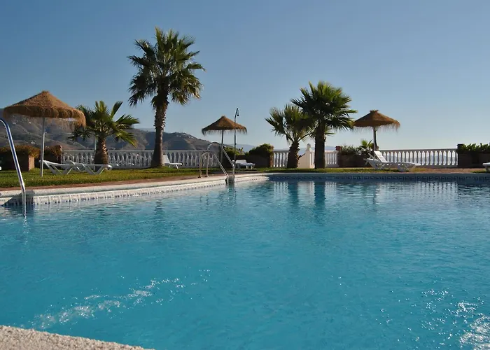 Апартаменты Lambda House Piscina Y Parking
